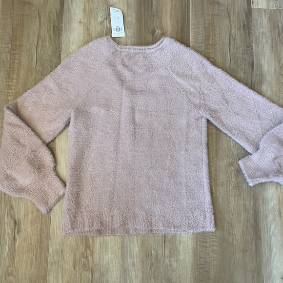 Abercrombie and Fitch - Picture 4 of 4